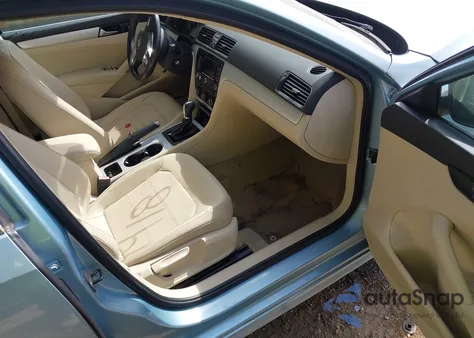 2013 Volkswagen Passat 2.5L Se from USA, damaged, VIN 1VWBP7A38DC117333